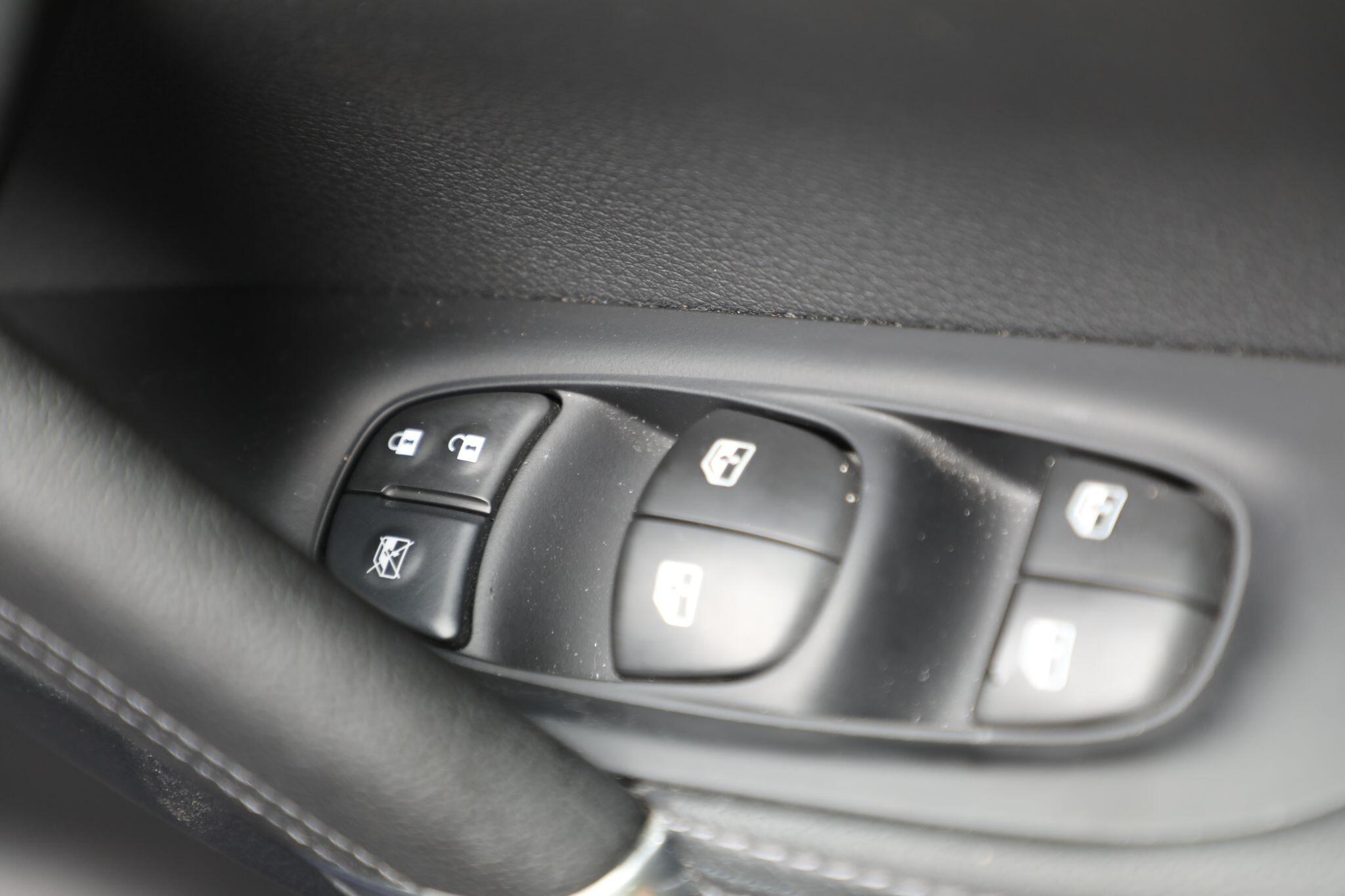 Large vehicle image